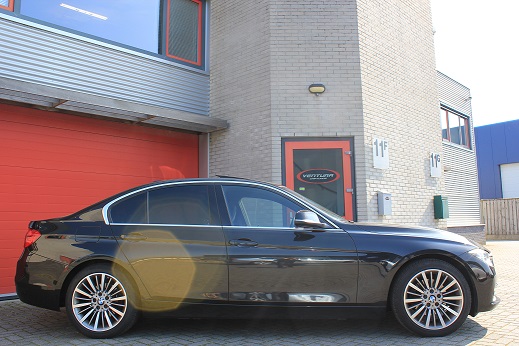 Rijervaring Chiptuning BMW 330e 252 PK Zijkant