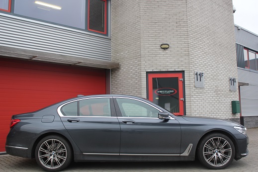 Rijervaring Chiptuning BMW 740e 258 PK Zijkant