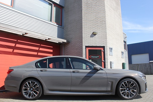 Rijervaring Chiptuning BMW 740d 320 pk Zijkant