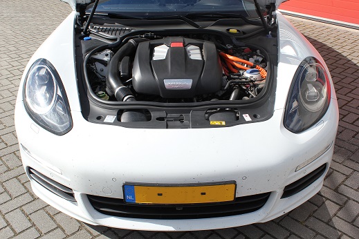 Rijervaring Chiptuning Porsche Panamera S E-hybride 416 Pk 590 NM Voorkant