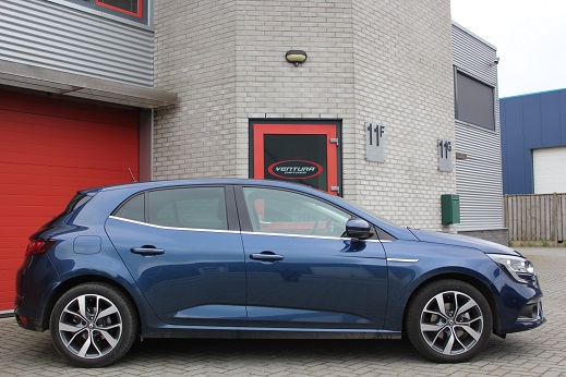 Rijervaring Chiptuning Renault Megane 1.2 TCe 130 PK , resultaat na tuning: 145 PK Zijkant