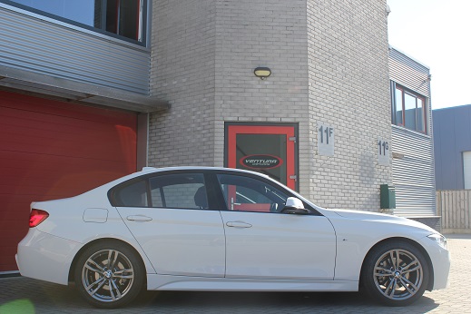 Rijervaring Chiptuning BMW 330e 252 PK Zijkant