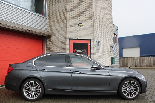 Rijervaring Chiptuning BMW 330e 252 PK Zijkant