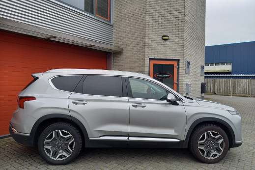 Rijervaring Chiptuning Hyundai Santa Fe 1.6 T-GDi Hybrid Zijkant