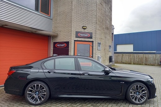 Rijervaring Chiptuning BMW 745e 394 PK Zijkant