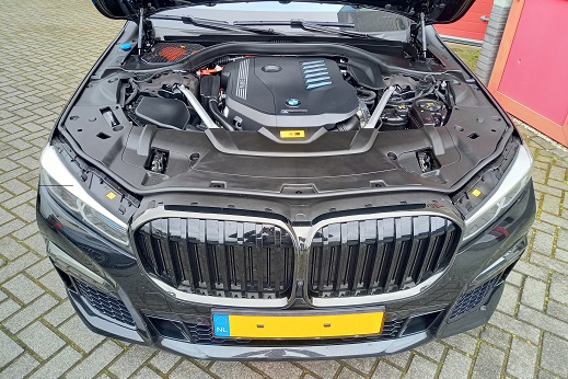 Rijervaring Chiptuning BMW 745e 394 PK Voorkant
