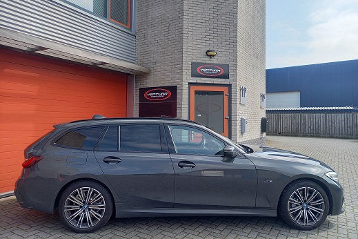 Rijervaring Chiptuning BMW 330e 292 PK G21 Zijkant