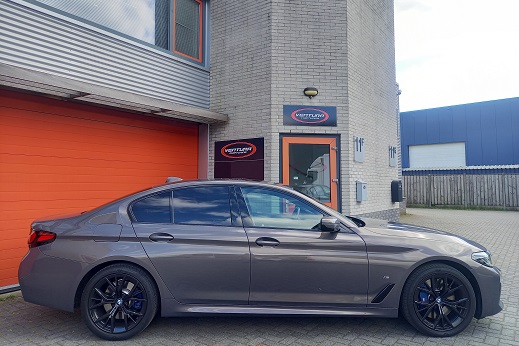 Rijervaring Chiptuning BMW 545E G31 394 PK Zijkant