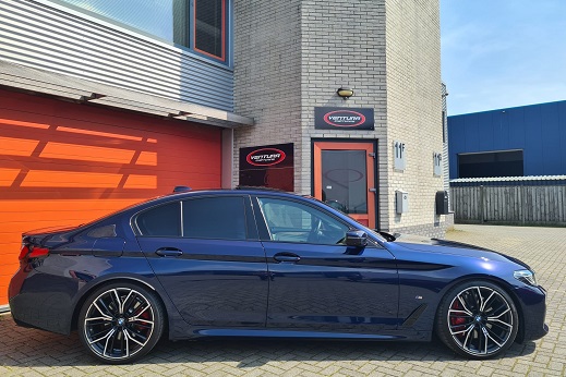 Rijervaring Chiptuning BMW 545E G31 394 PK Zijkant