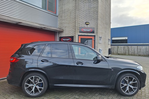 Rijervaring Chiptuning BMW X5 xDrive 45E 394 PK Zijkant