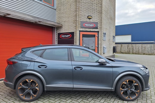 Rijervaring Chiptuning Cupra Formentor 1.4 TSi eHybrid 204 PK Zijkant
