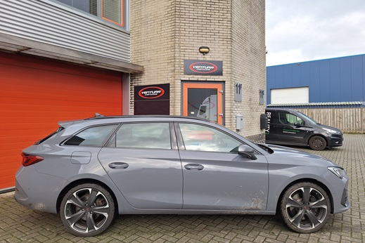 Rijervaring Chiptuning Cupra Leon 1.4 e-Hybrid 245 PK Zijkant