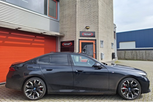 Rijervaring Chiptuning BMW 550e 489 PK G60-G61 Zijkant