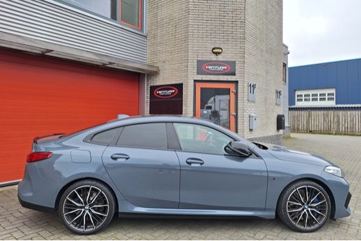 Rijervaring Chiptuning BMW M235i 306 PK F44 Zijkant