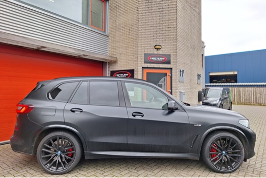 Rijervaring Chiptuning BMW X5 xDrive 45E 394 PK Zijkant