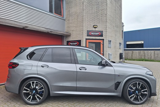 Rijervaring Chiptuning BMW X5 50e 489 PK G05 Zijkant