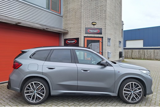 Rijervaring Chiptuning BMW X1 xDrive23i 218PK U11 Zijkant