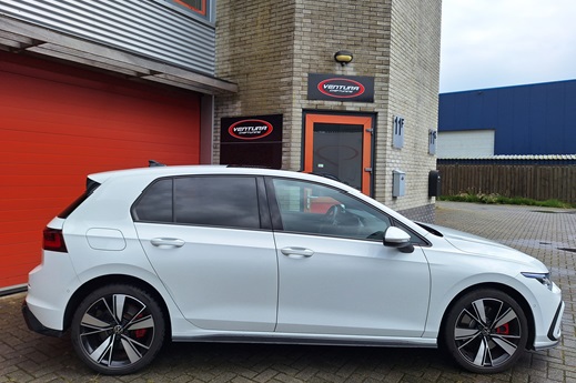 Rijervaring Chiptuning Volkswagen Golf 8 GTE 245 PK Zijkant