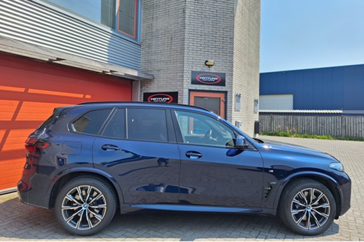 Rijervaring Chiptuning BMW X5 50e 489 PK G05 Zijkant
