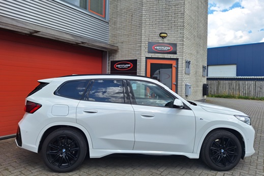 Rijervaring Chiptuning BMW X1 sDrive18i 136PK U11 Zijkant