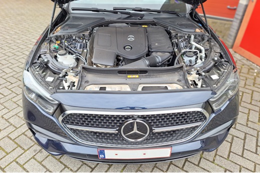 Rijervaring Mercedes E300 E 313 PK W214 Voorkant