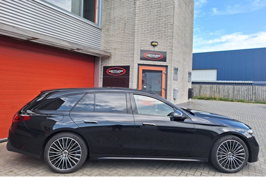 Rijervaring Mercedes E300 E 313 PK W214 Zijkant