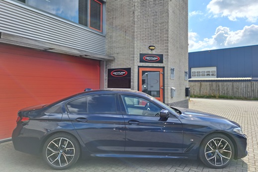 Rijervaring Chiptuning BMW 545E G31 394 PK Zijkant