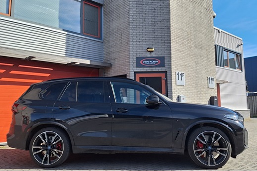 Rijervaring Chiptuning BMW X5 50e 489 PK G05 Zijkant