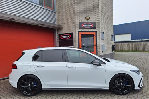 Rijervaring Chiptuning Volkswagen Golf 8 GTE 245 PK Zijkant