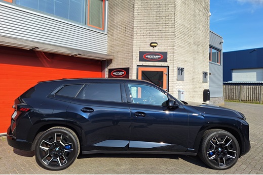 Rijervaring Chiptuning BMW XM 50e plug-in Hybride 476 PK G09 Zijkant