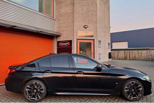 Rijervaring Chiptuning BMW 540i 333 PK G30-G31 Zijkant
