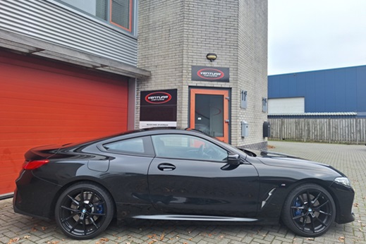 Rijervaring Chiptuning BMW 840i G15 340 PK Zijkant