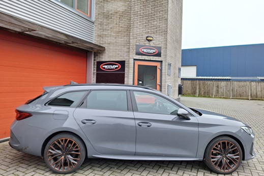 Rijervaring Chiptuning Cupra Leon 1.4 e-Hybrid 245 PK Zijkant