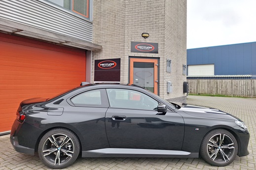 Rijervaring Chiptuning BMW 220i G42 184 PK Zijkant