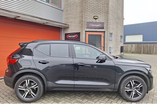 Rijervaring Chiptuning Volvo XC40 B4 197 PK Zijkant
