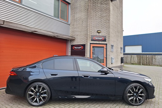 Rijervaring Chiptuning BMW 520i G60 G61 208 PK Zijkant