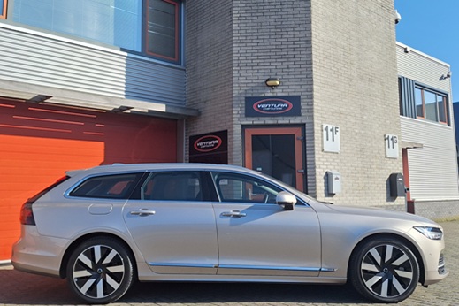 Rijervaring Chiptuning Volvo V90 T6 350 PK Plug-in Hybrid Zijkant