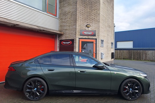 Rijervaring Chiptuning BMW 550e 489 PK G60-61 Zijkant