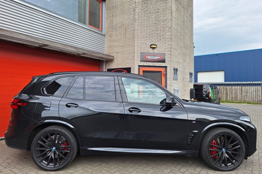 Rijervaring Chiptuning BMW X5 50e 489 PK G05 Zijkant
