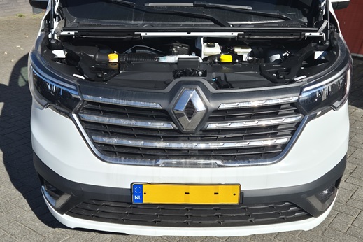 Rijervaring Chiptuning Renault Trafic 2.0 DCi 110 PK Voorkant