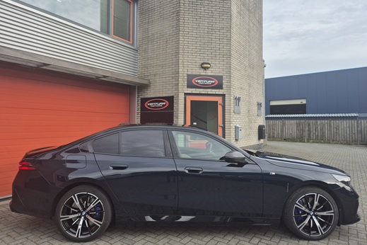 Rijervaring Chiptuning BMW 550e 489 PK G60 Zijkant